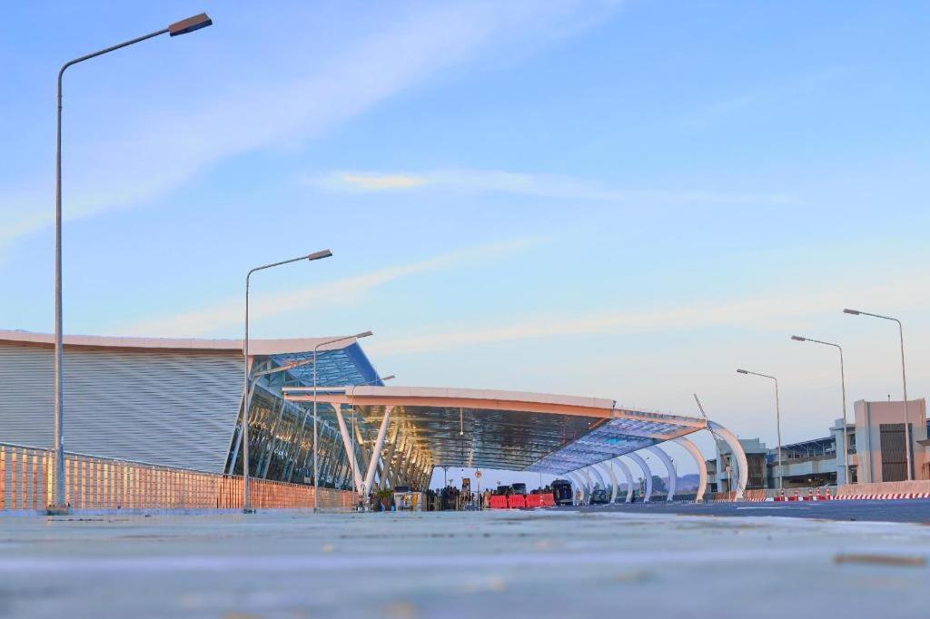 At Night Airport Resort Nai Yang Exterior photo